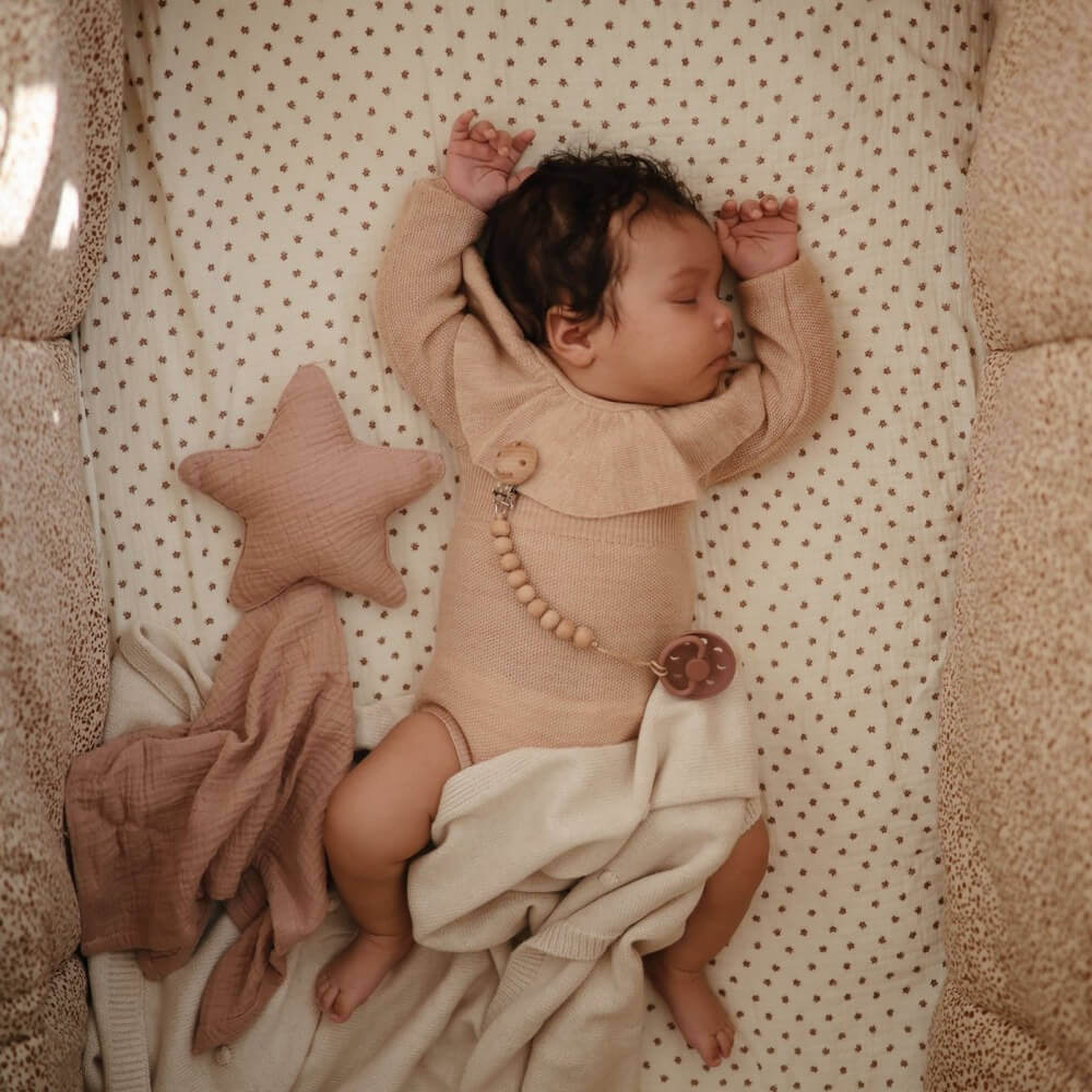 Drap contour de lit de bébé en mousseline - Bloom - Literie - Boutique LeoLudo - Mushie