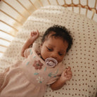 Drap contour de lit de bébé en mousseline - Bloom - Literie - Boutique LeoLudo - Mushie