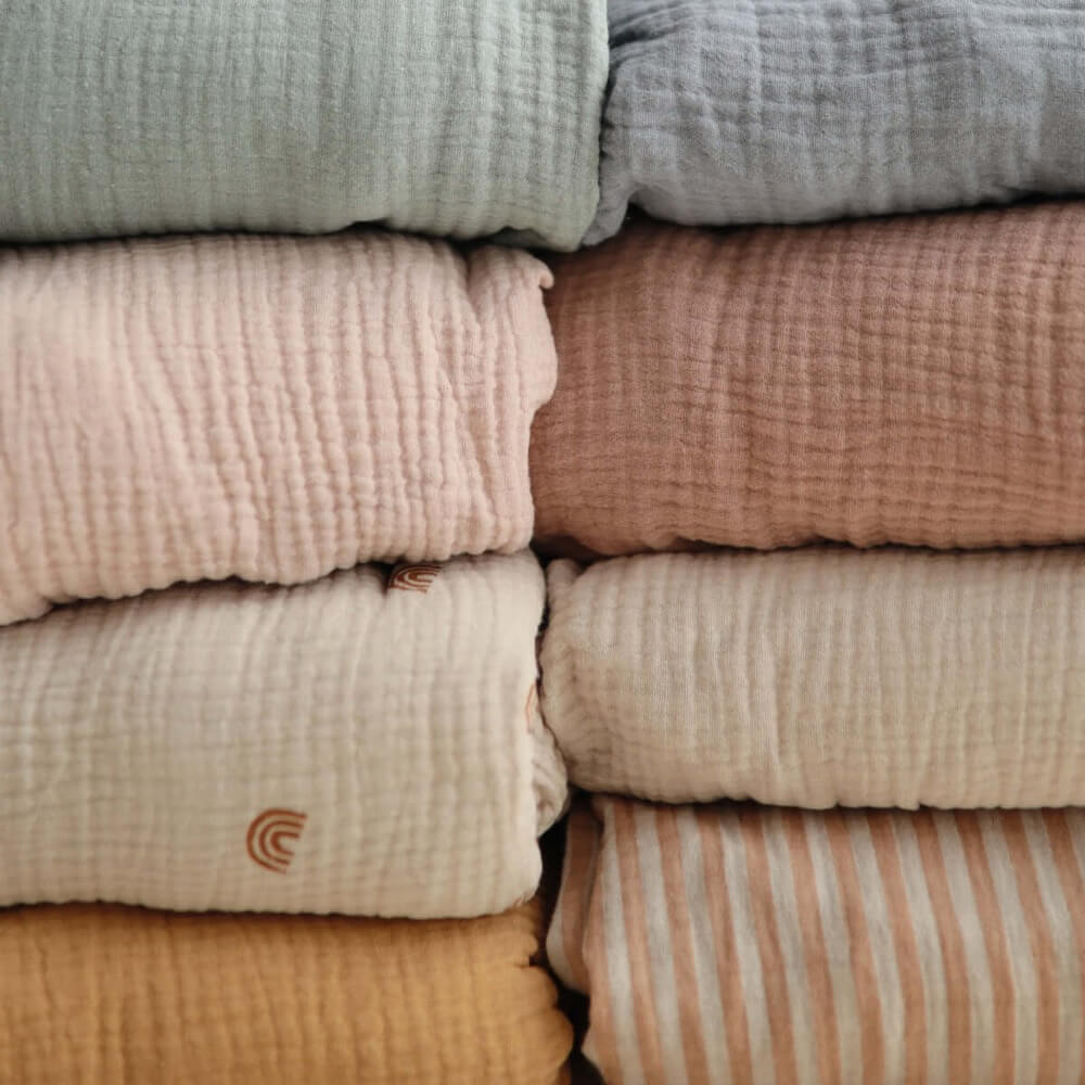 Drap contour de lit de bébé en mousseline - Blush - Literie - Boutique LeoLudo - Mushie
