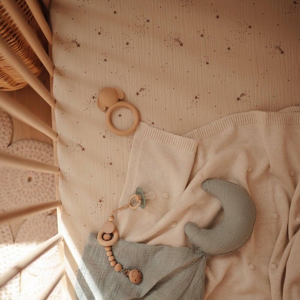 Drap contour de lit de bébé en mousseline - Étoiles filantes - Literie - Boutique LeoLudo - Mushie
