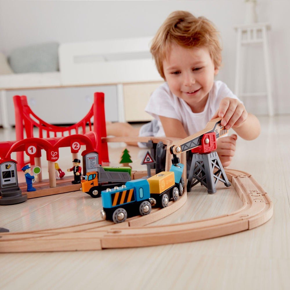 Ensemble de train urbain (51 pcs) - Ensembles de jeu - Boutique LeoLudo - Hape