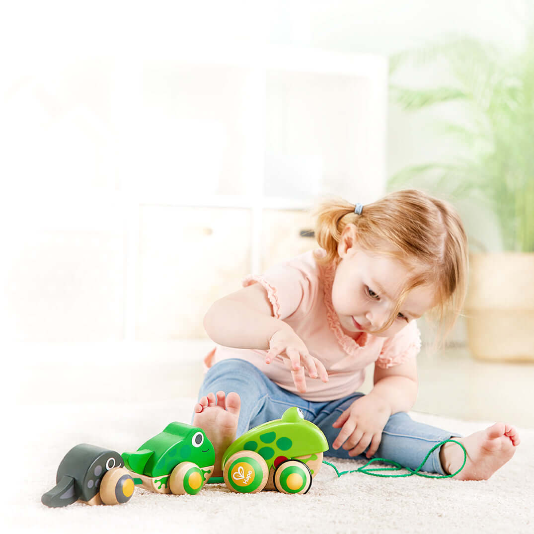 Famille de grenouilles à promener - Jouets à tirer / pousser - Boutique LeoLudo - Hape