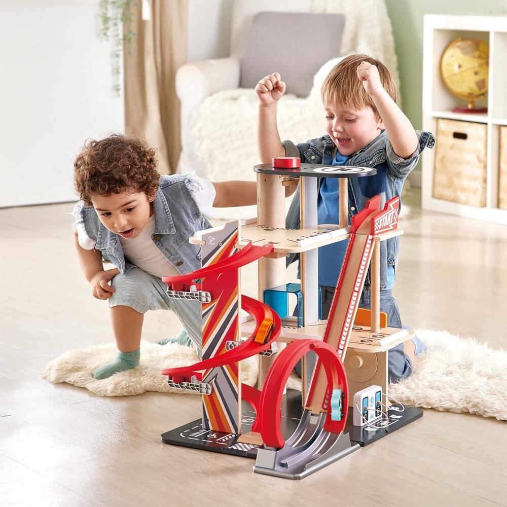 Garage de cascadeurs Gearhead - Ensembles de jeu - Boutique LeoLudo - Hape