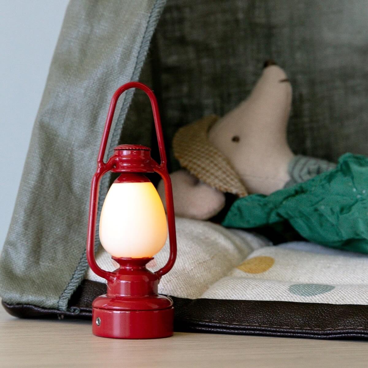 Lanterne rétro orange Micro - Accessoires de maison de poupées - Boutique LeoLudo - Maileg