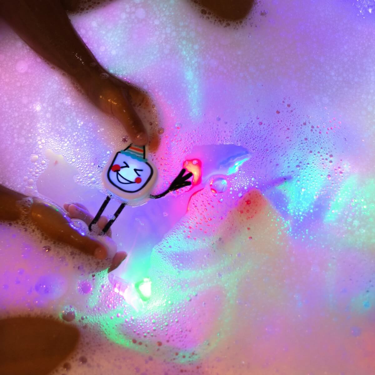 Personnage + cubes lumineux pour le bain Glo Pals - Copain de fête - Jouets de bain - Boutique LeoLudo - Glo Pals
