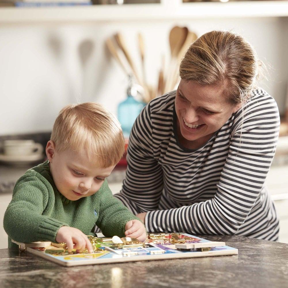 Planche avec portes à serrure - Jeux de motricité fine - Boutique LeoLudo - Melissa & Doug