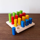 Plateau à chevilles géométrique - Jouets à trier & empiler - Boutique LeoLudo - Plan Toys