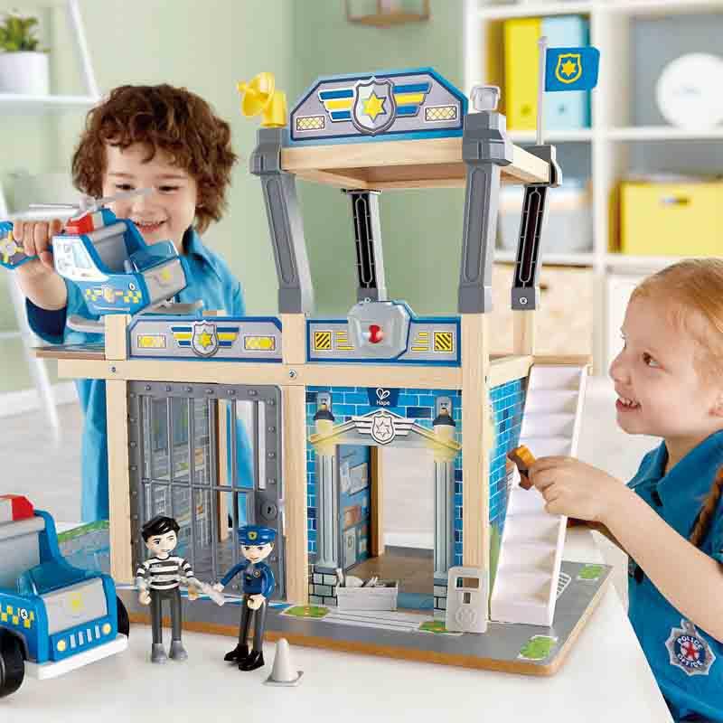 Poste de police métropolitain - Ensembles de jeu - Boutique LeoLudo - Hape