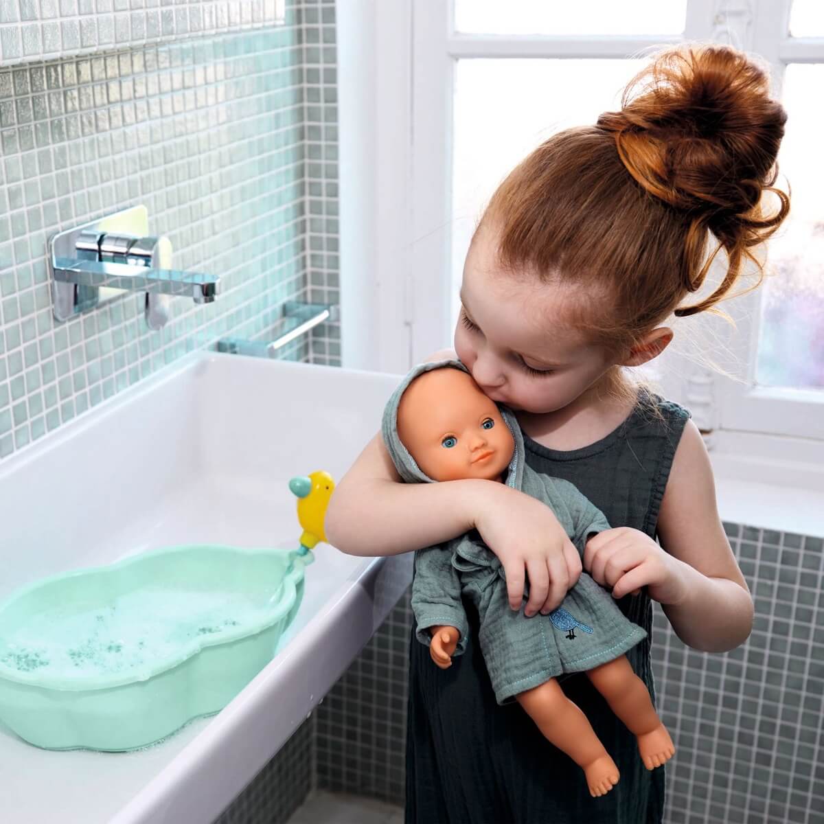 Poupée Pomea pour le bain - Garçon Olive - Poupées - Boutique LeoLudo - Djeco