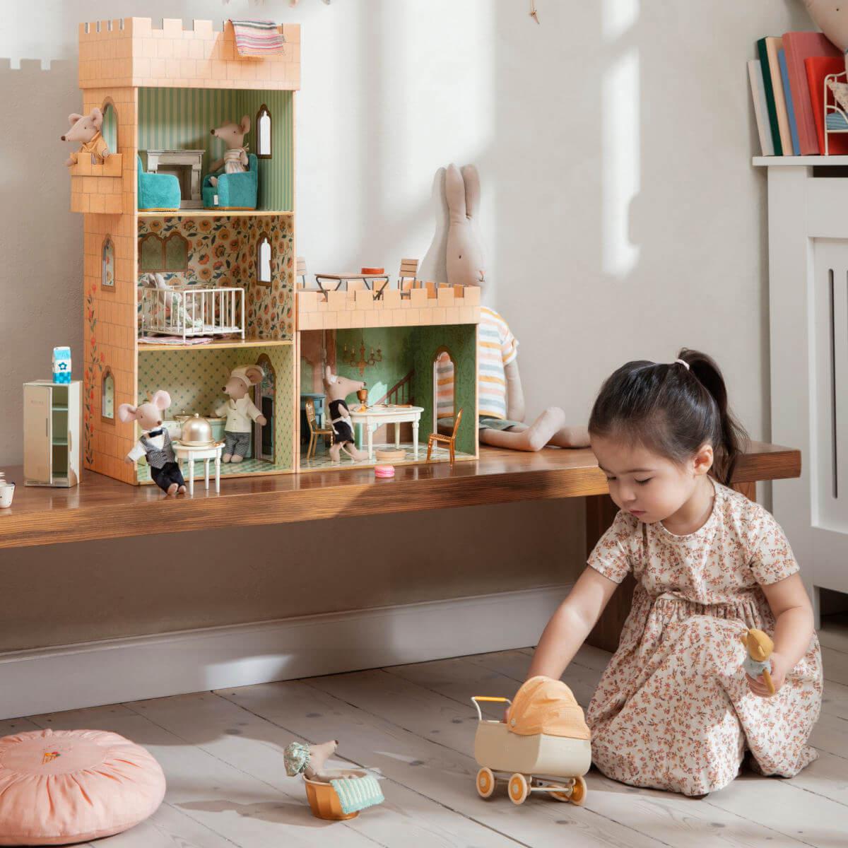 Poussette Micro - Corail - Accessoires de maison de poupées - Boutique LeoLudo - Maileg