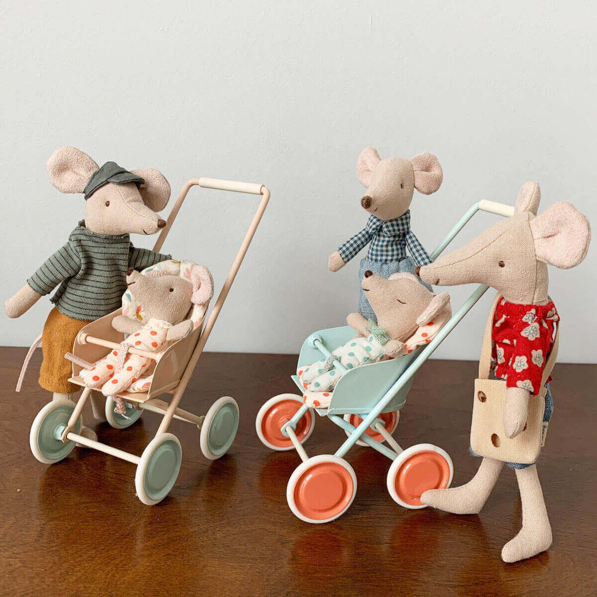 Poussette Micro - Vert menthe - Accessoires de maison de poupées - Boutique LeoLudo - Maileg