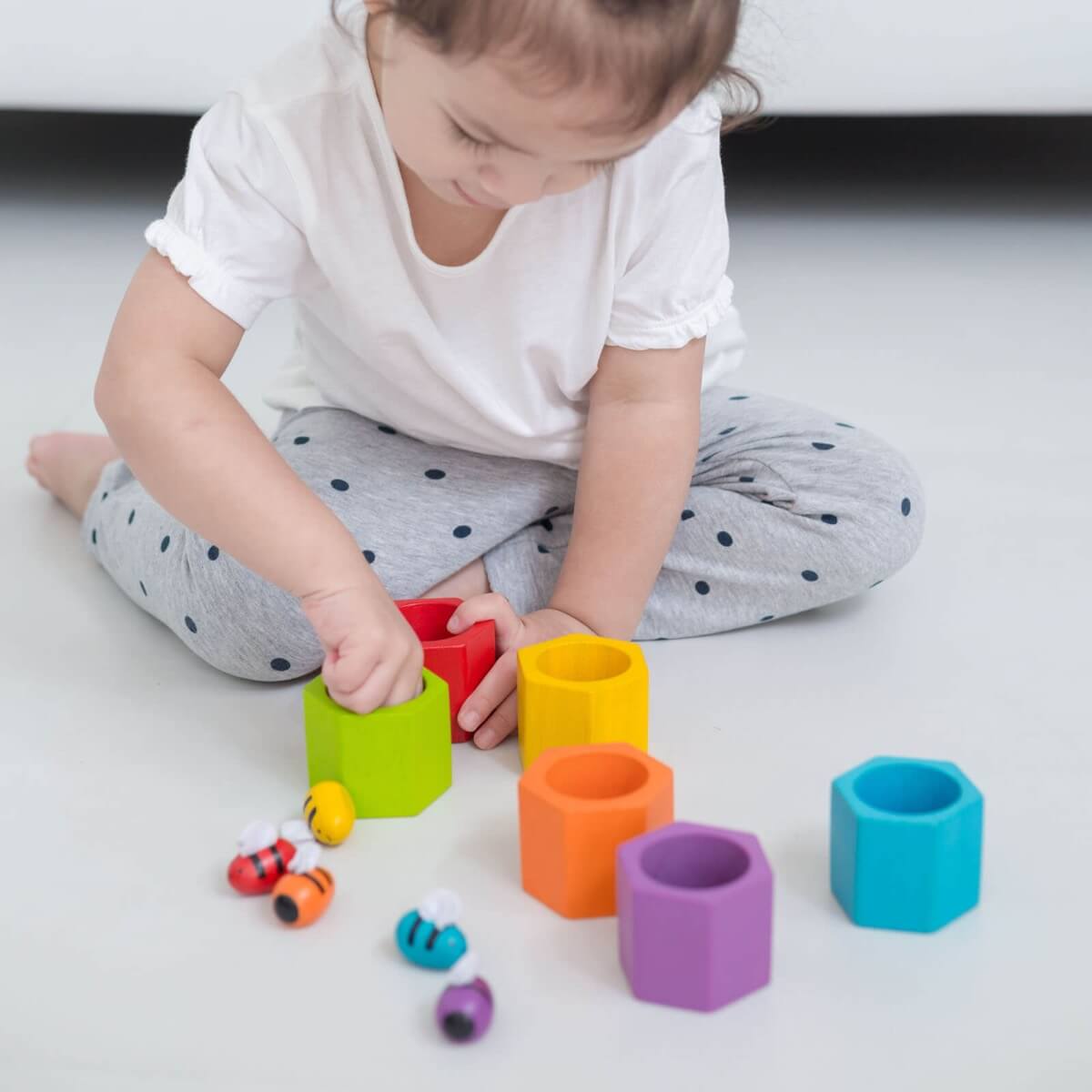 Ruche d'abeilles à trier - Jouets à trier & empiler - Boutique LeoLudo - Plan Toys