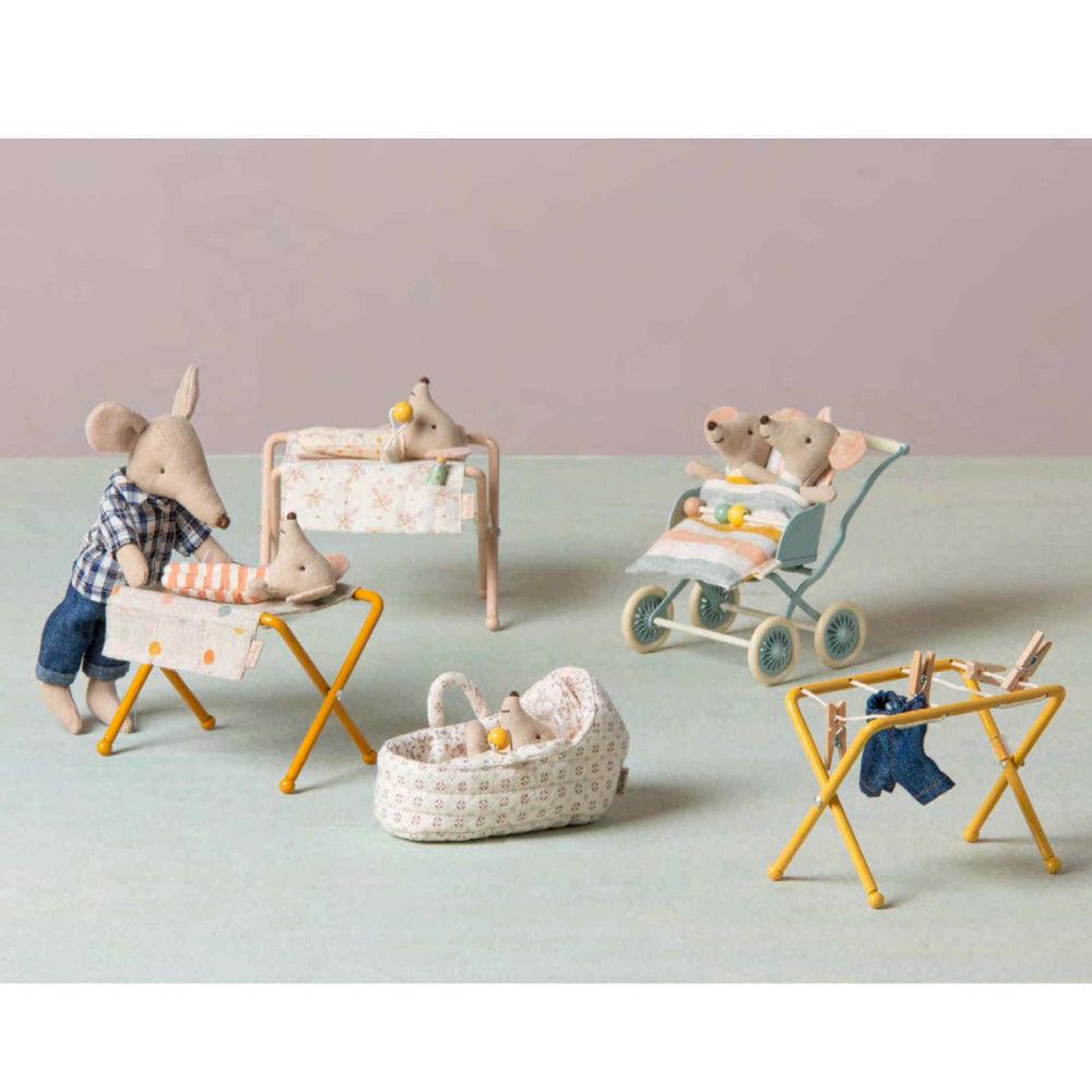 Table à langer pliante pour bébé souris - Accessoires de maison de poupées - Boutique LeoLudo - Maileg
