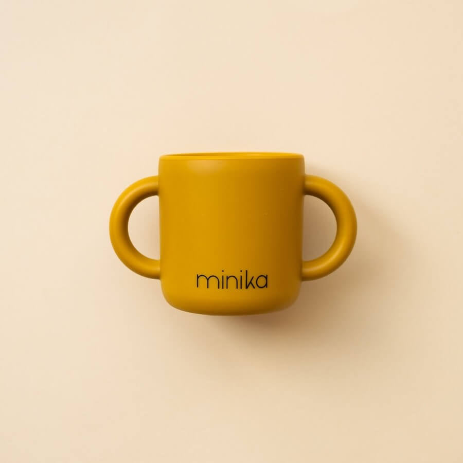 Tasse d'apprentissage avec poignées - Ocre - Alimentation & repas - Boutique LeoLudo - Minika