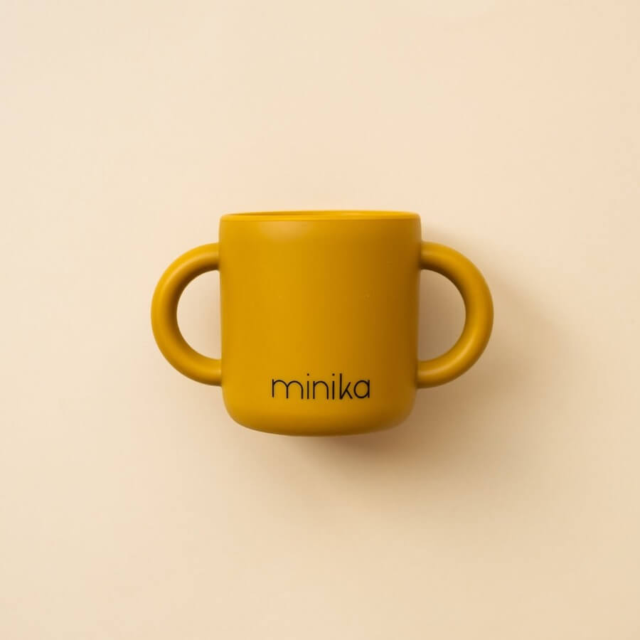 Tasse d'apprentissage avec poignées - Ocre-Accessoires repas-Minika-Boutique LeoLudo