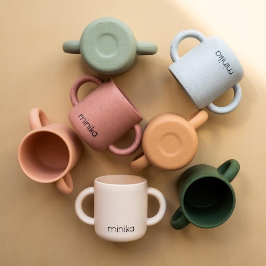 Tasse d'apprentissage avec poignées - Sage - Alimentation & repas - Boutique LeoLudo - Minika