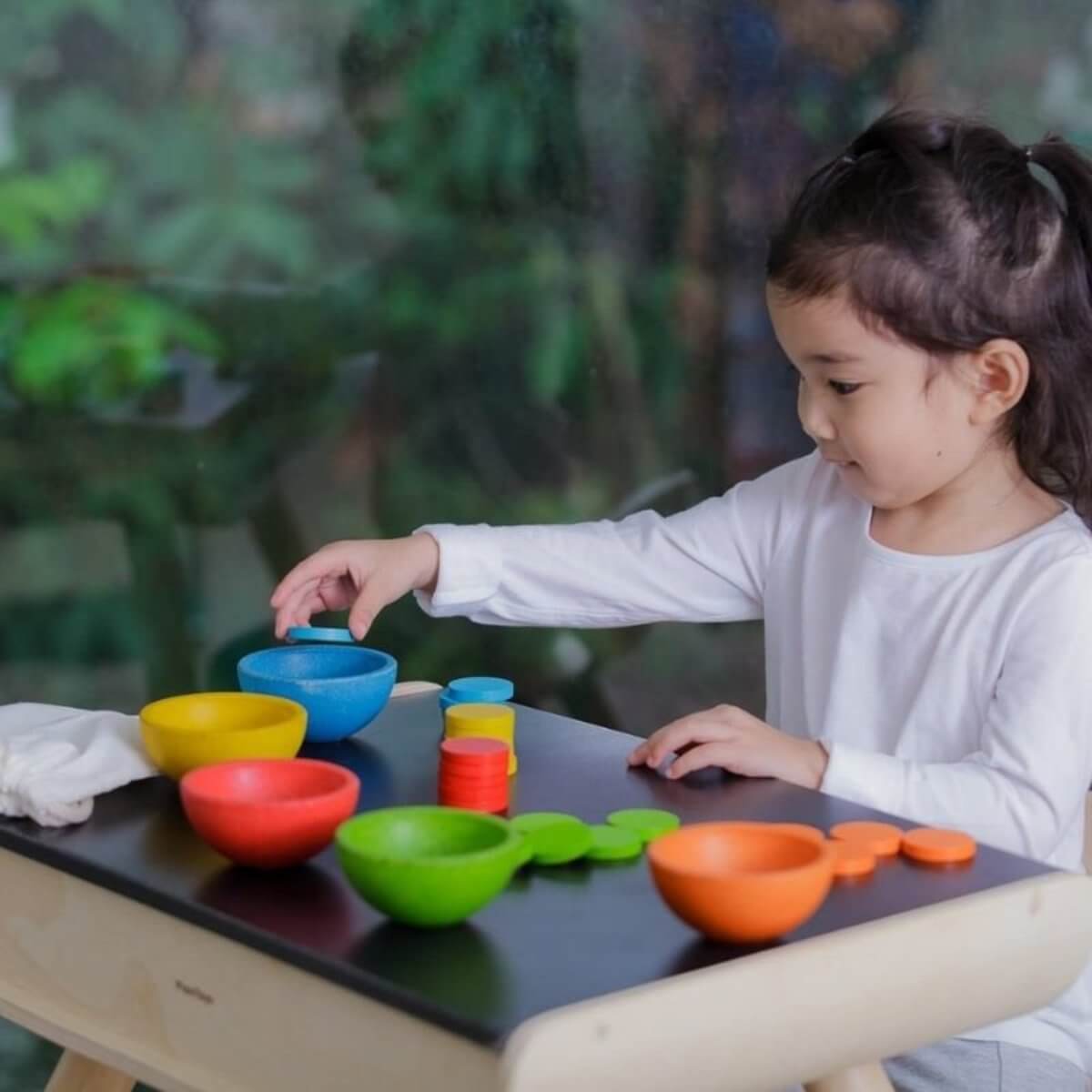 Tasses et jetons à compter et trier - Jouets à trier & empiler - Boutique LeoLudo - Plan Toys