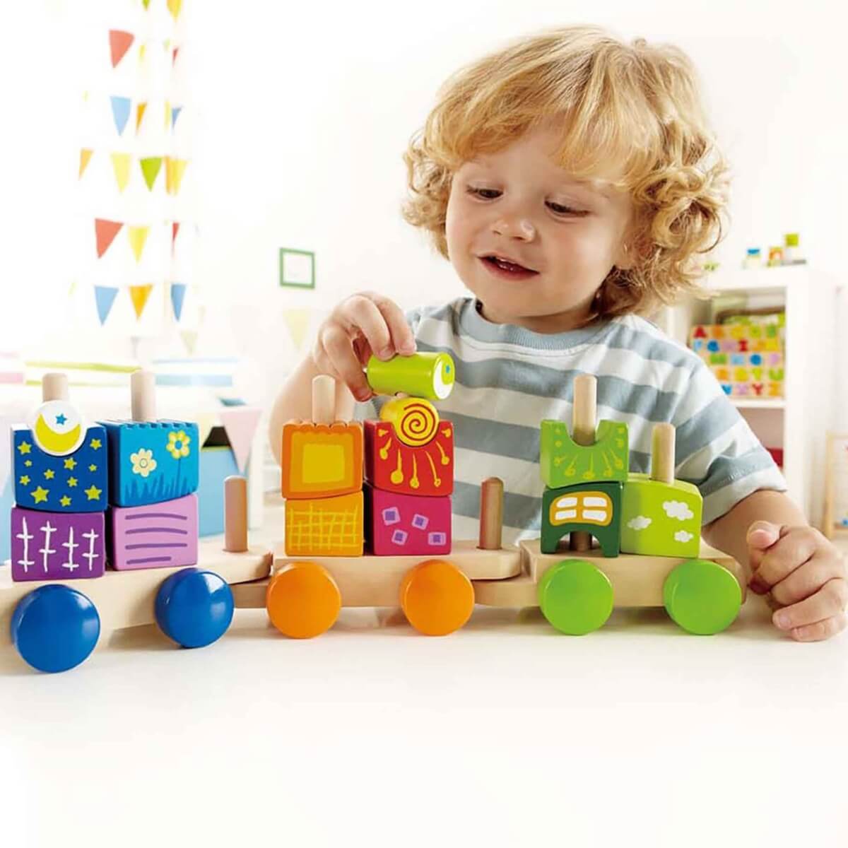 Train de blocs Fantasia - Jouets à trier & empiler - Boutique LeoLudo - Hape